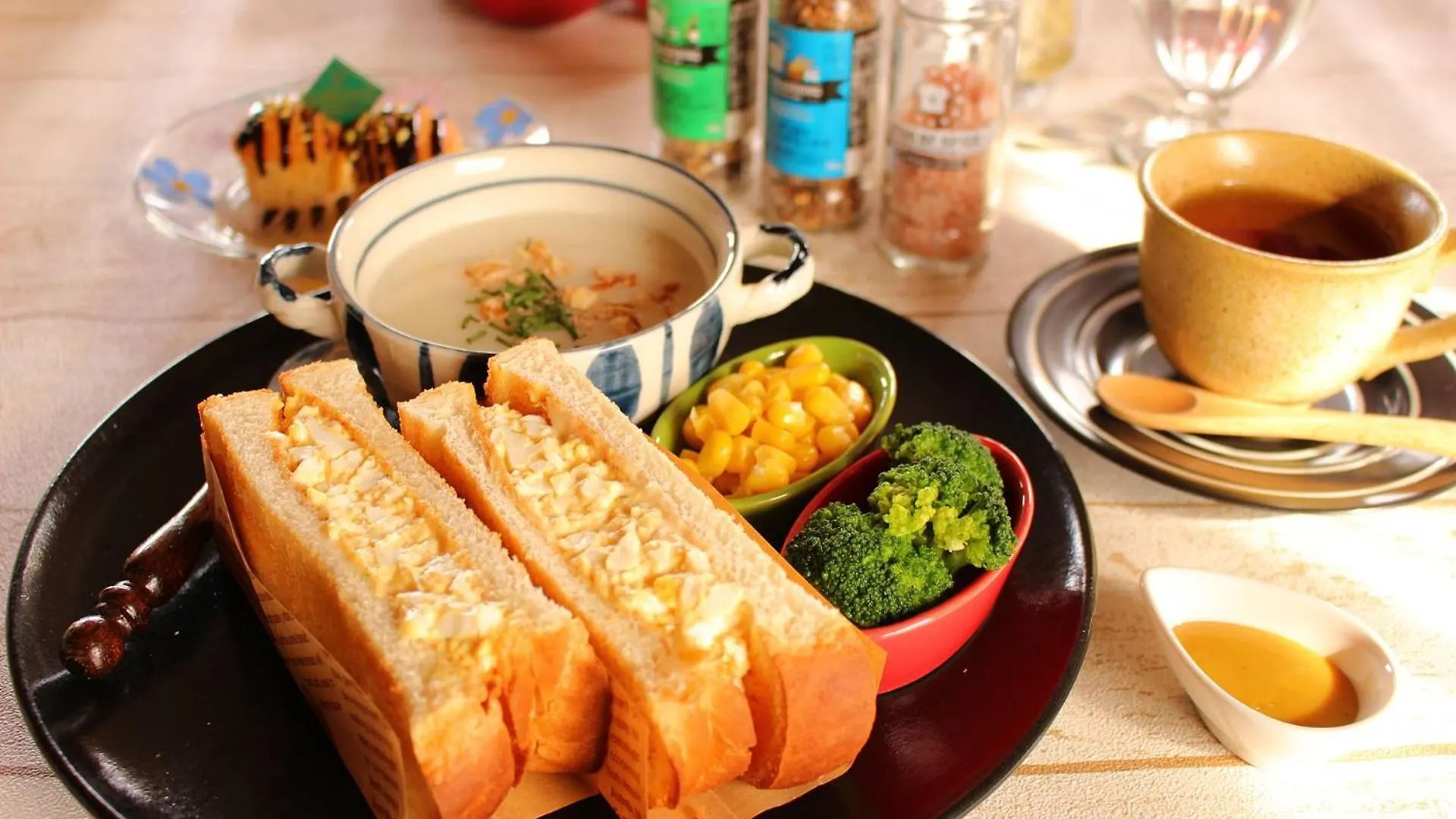 カフェロッジ Touch Wood Biei Bed & Breakfast