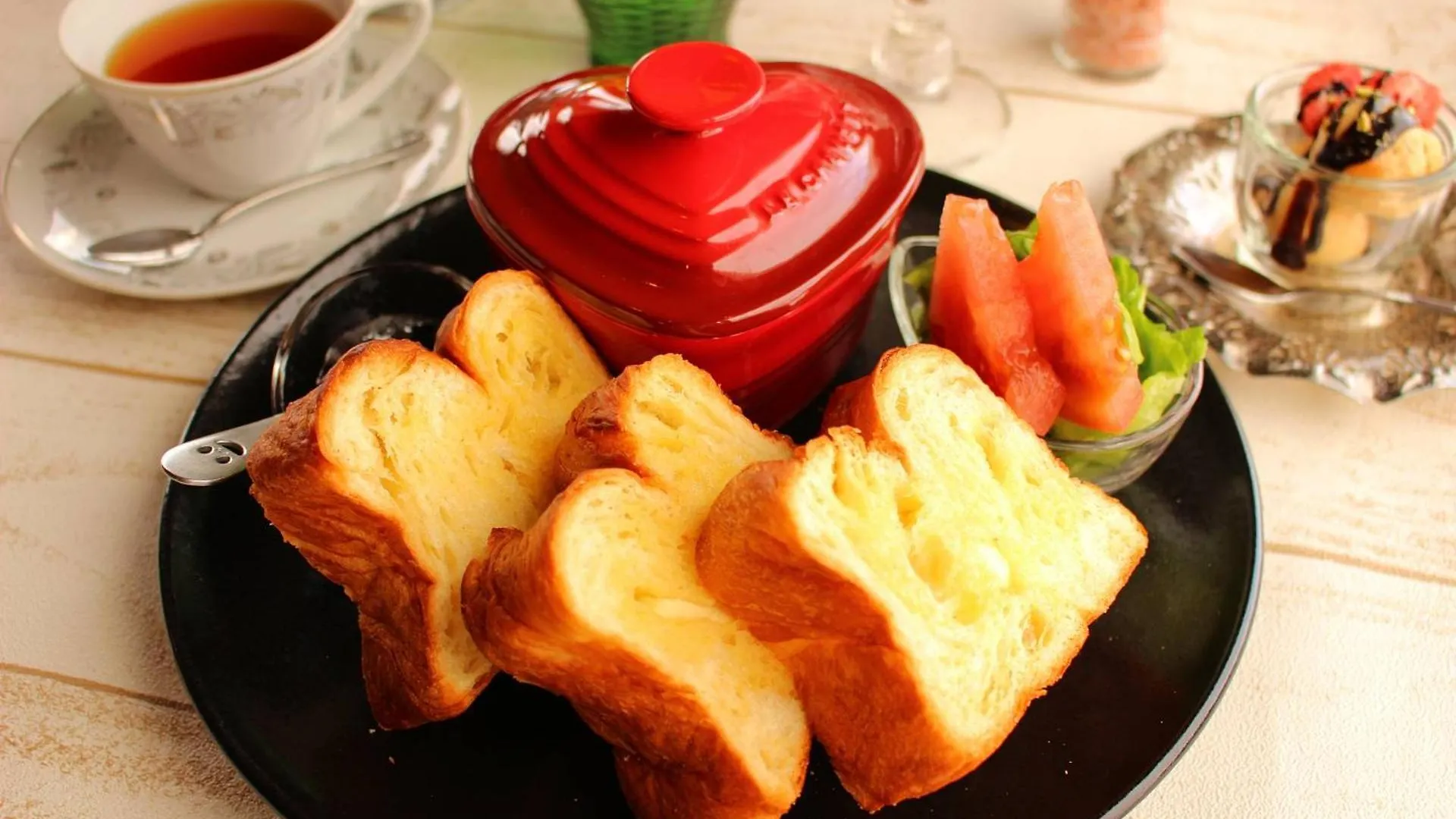 Bed & Breakfast カフェロッジ Touch Wood Biei