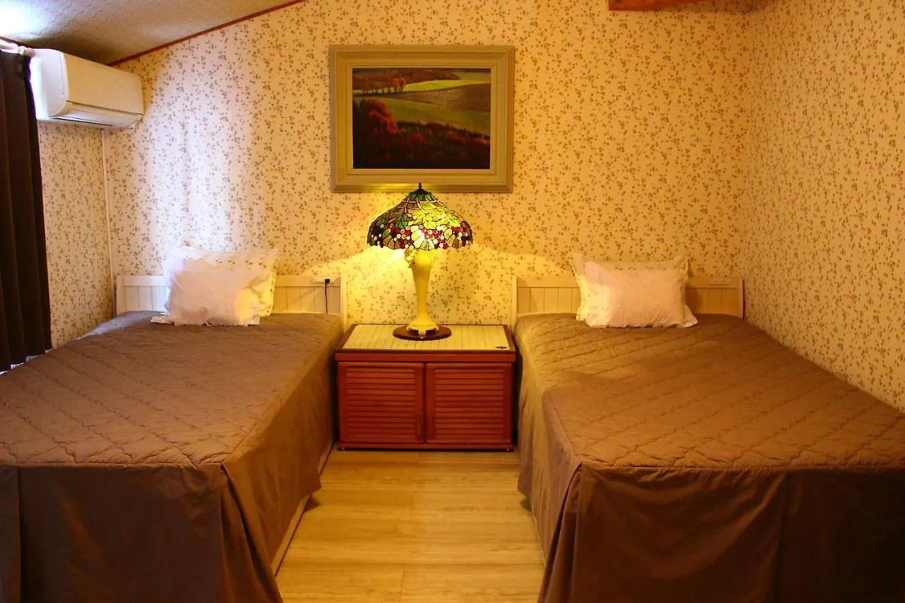 Bed & Breakfast カフェロッジ Touch Wood Biei